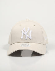 GORRA NEW ERA 9FORTY en color Beige