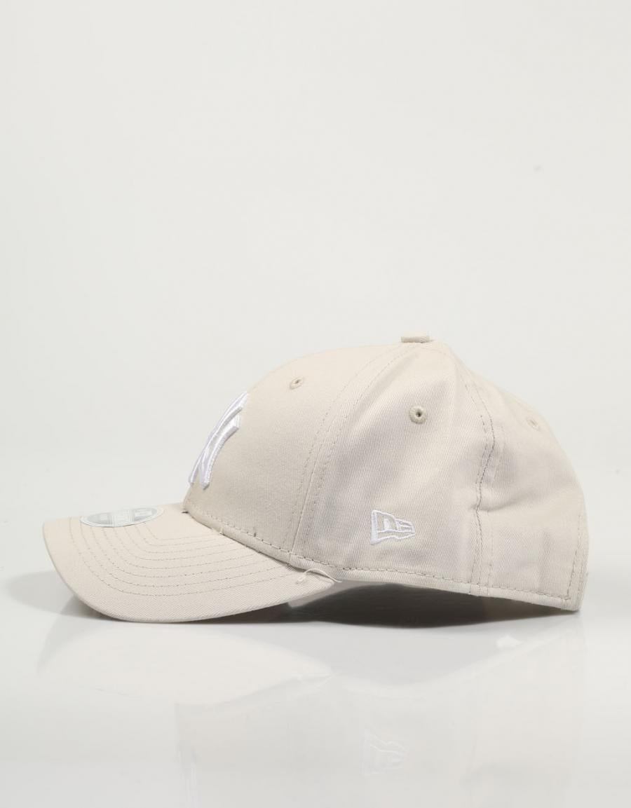 GORRA NEW ERA 9FORTY en color Beige