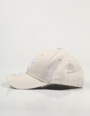 GORRA NEW ERA 9FORTY en color Beige