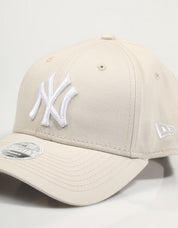 GORRA NEW ERA 9FORTY en color Beige