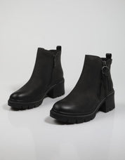 BOTINES REFRESH 170442 en color Negro