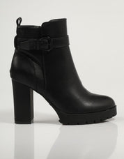 BOTINES REFRESH 170445 en color Negro