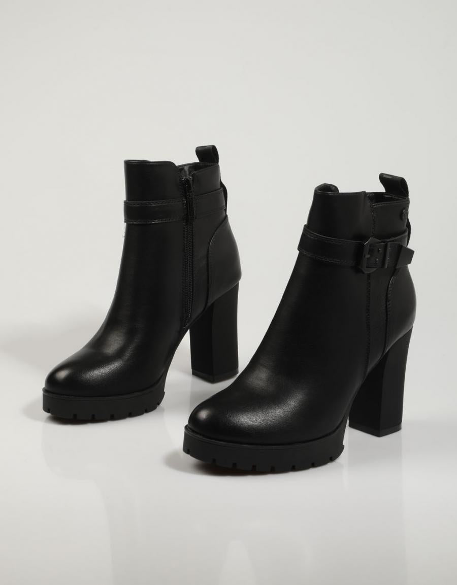 BOTINES REFRESH 170445 en color Negro