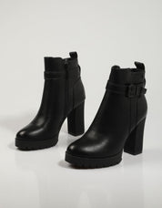 BOTINES REFRESH 170445 en color Negro