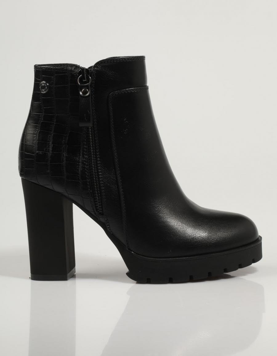 BOTINES REFRESH 170432 en color Negro