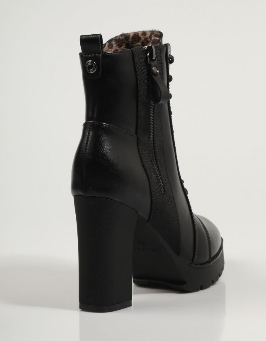 BOTINES REFRESH 170446 en color Negro