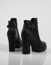 BOTINES REFRESH 170443 en color Negro