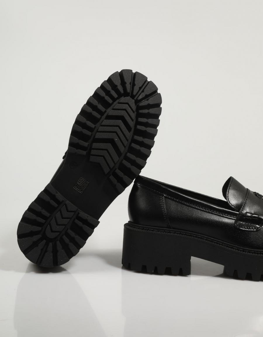 ZAPATOS SPORT REBECCA HOPE 7111 en color Negro