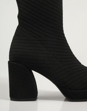 BOTINES NOA HARMON 9162 REGINA en color Negro