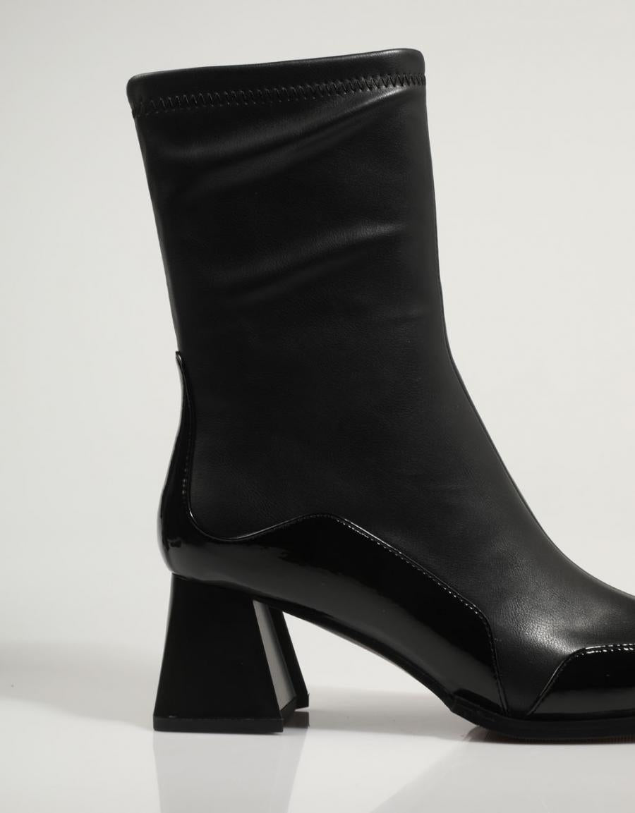 BOTINES NOA HARMON 9111 ROMEO en color Negro