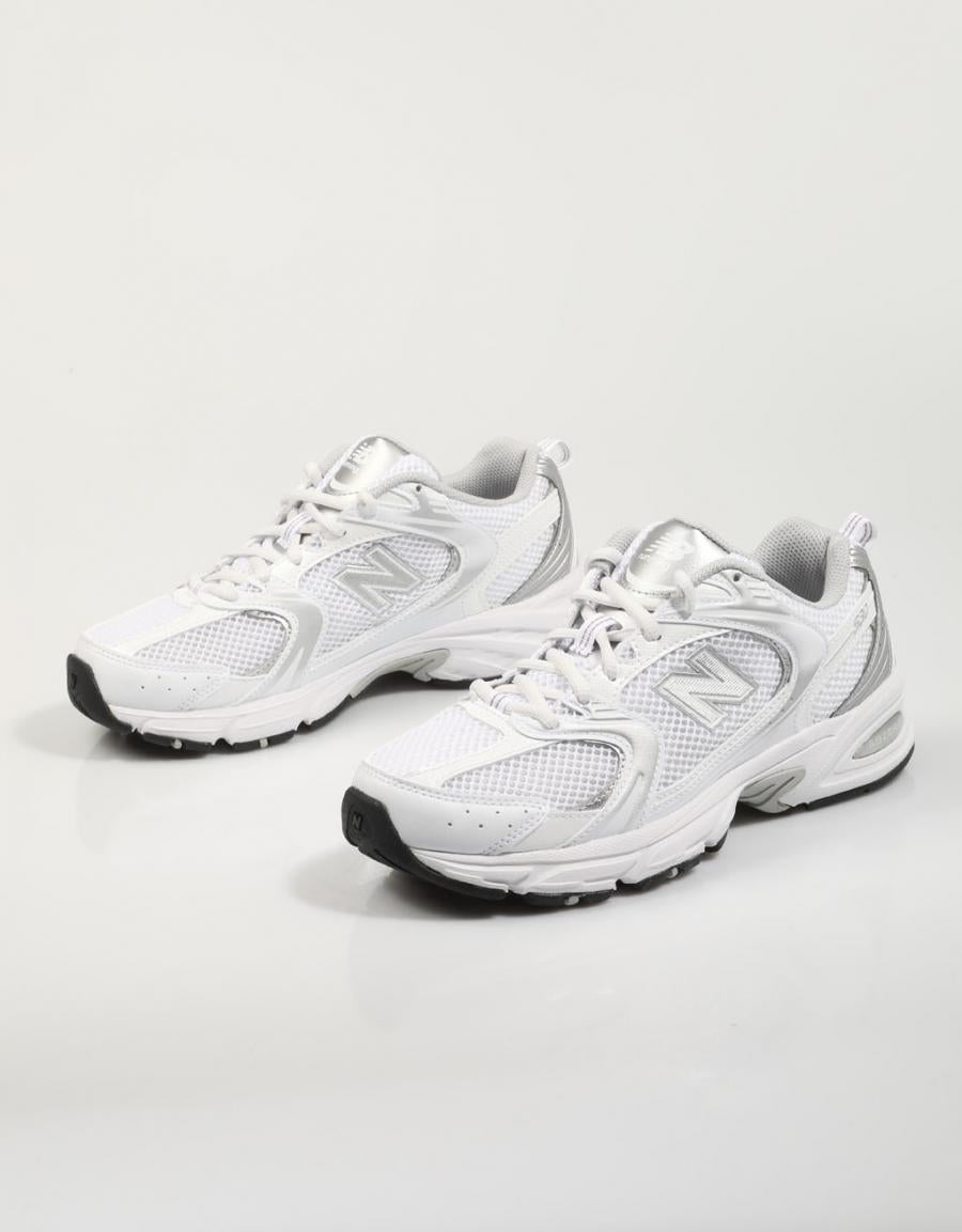 ZAPATILLAS NEW BALANCE MR en color Blanco