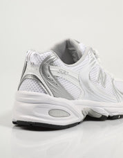 ZAPATILLAS NEW BALANCE MR en color Blanco