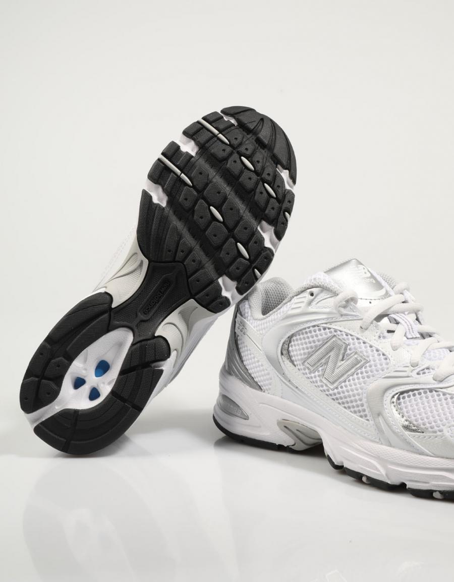 ZAPATILLAS NEW BALANCE MR en color Blanco