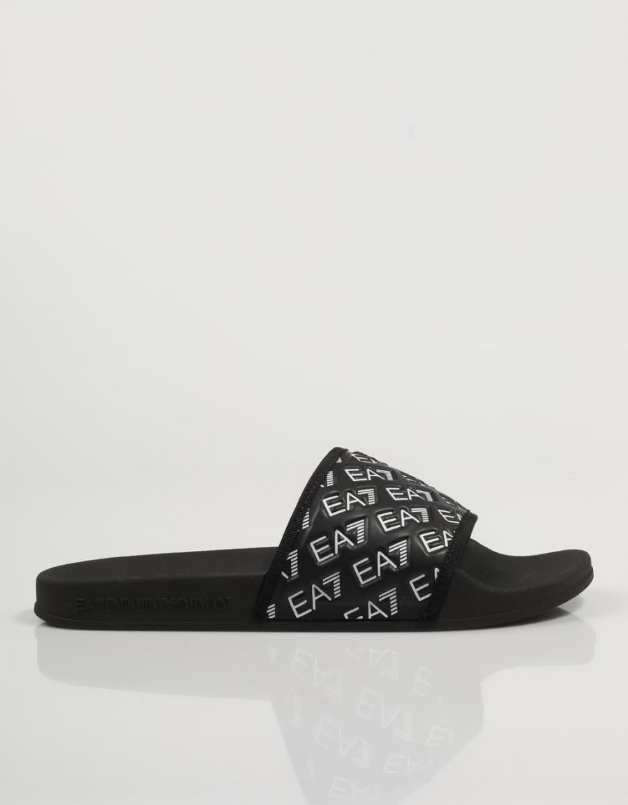 CHANCLAS ARMANI EA7 XCP010 en color Negro