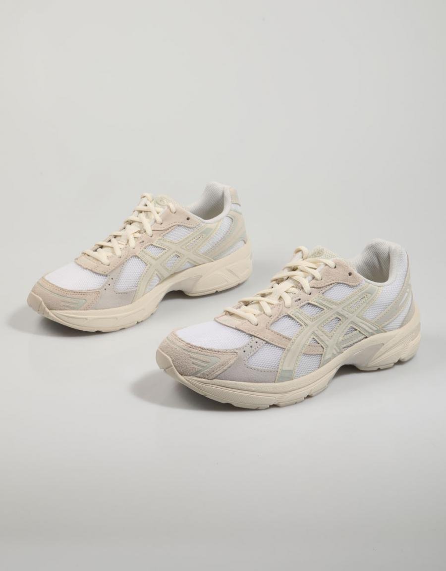 ZAPATILLAS ASICS GEL en color Beige