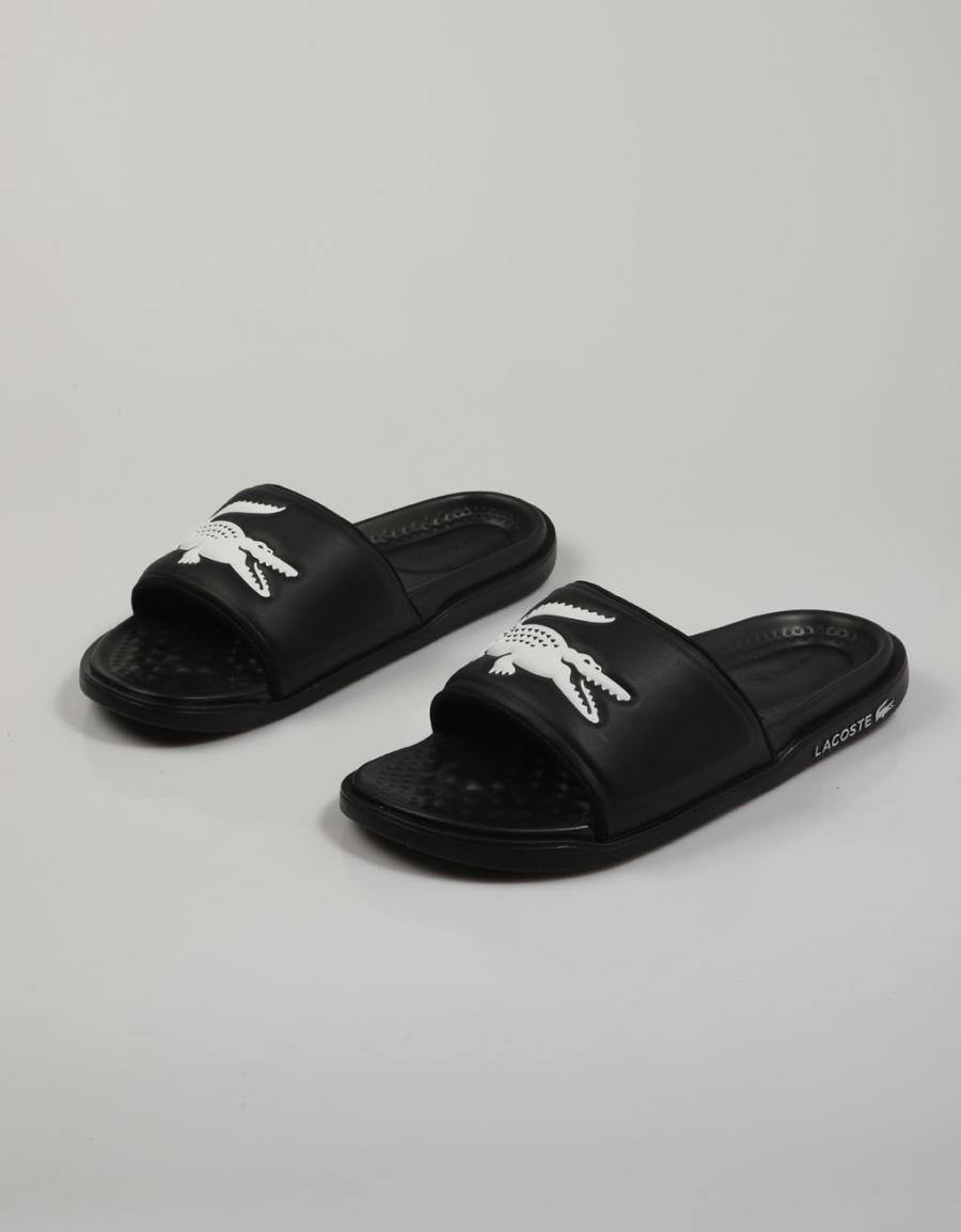 CHANCLAS LACOSTE CROCO en color Negro