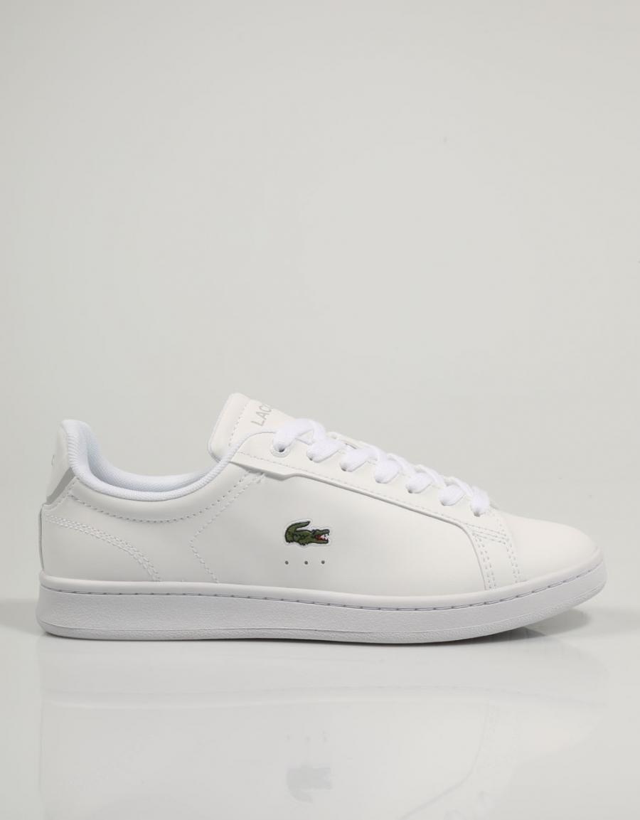 ZAPATILLAS LACOSTE CARNABY en color Blanco