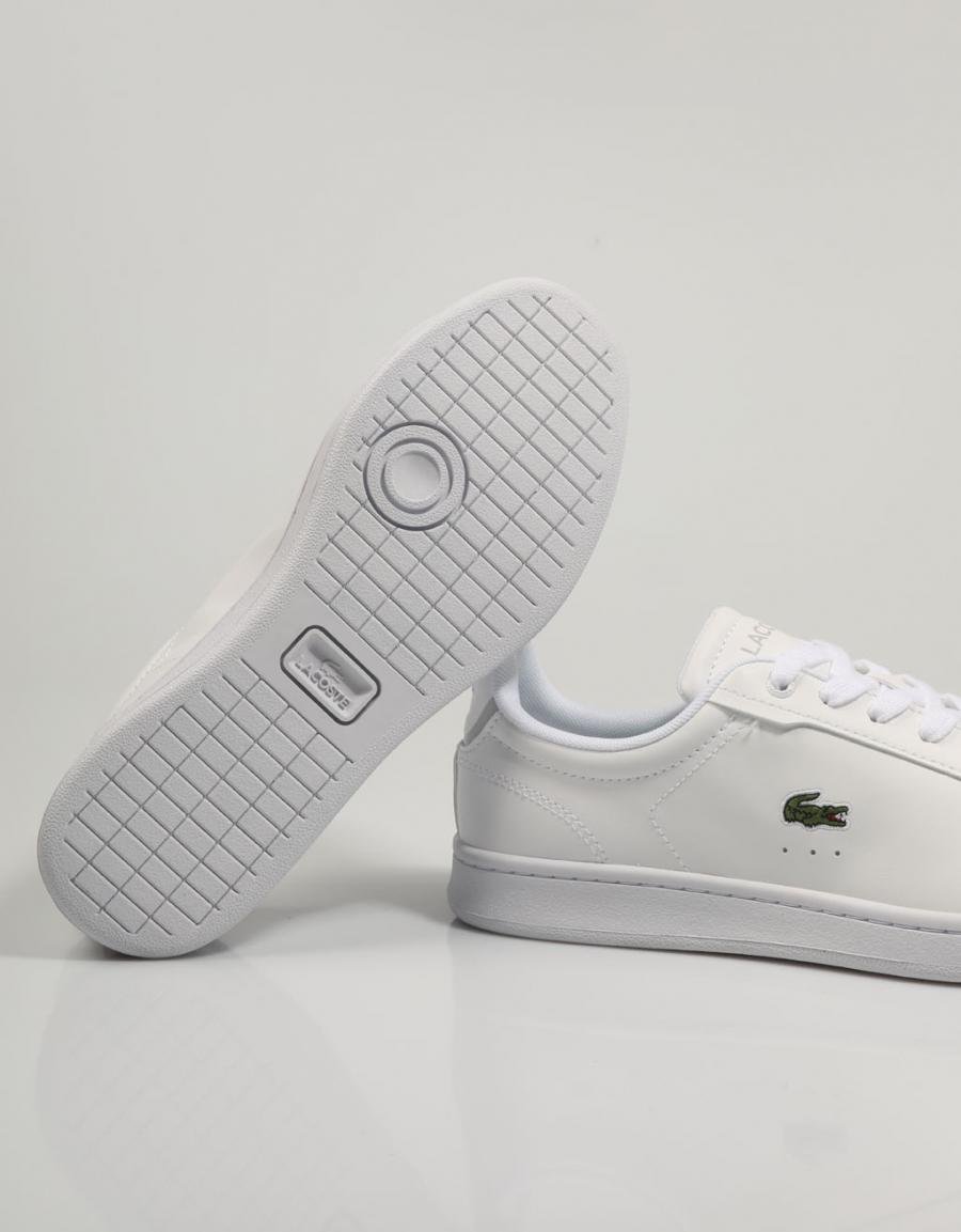 ZAPATILLAS LACOSTE CARNABY en color Blanco