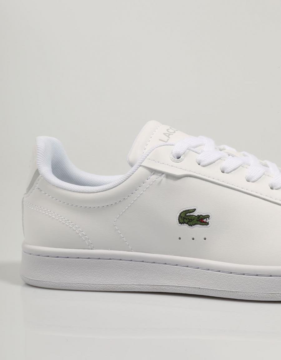 ZAPATILLAS LACOSTE CARNABY en color Blanco