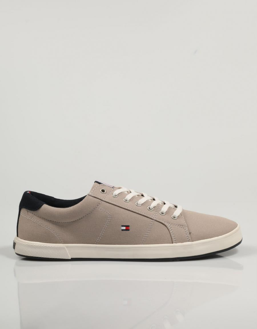 ZAPATILLAS TOMMY HILFIGER ICONIC en color Beige