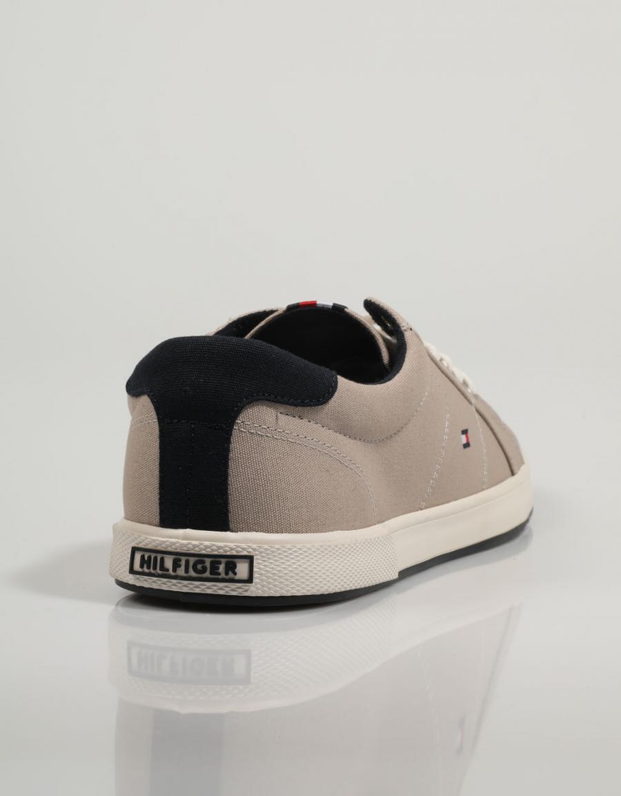 ZAPATILLAS TOMMY HILFIGER ICONIC en color Beige