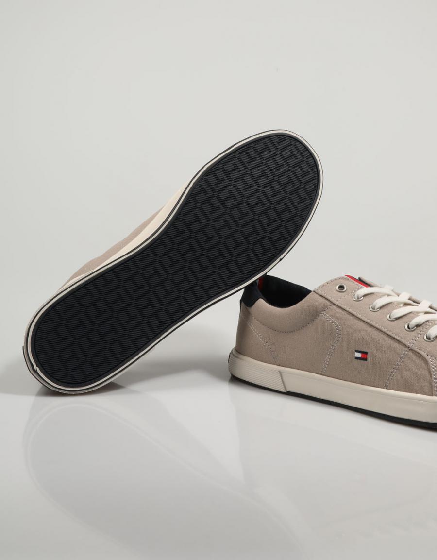 ZAPATILLAS TOMMY HILFIGER ICONIC en color Beige