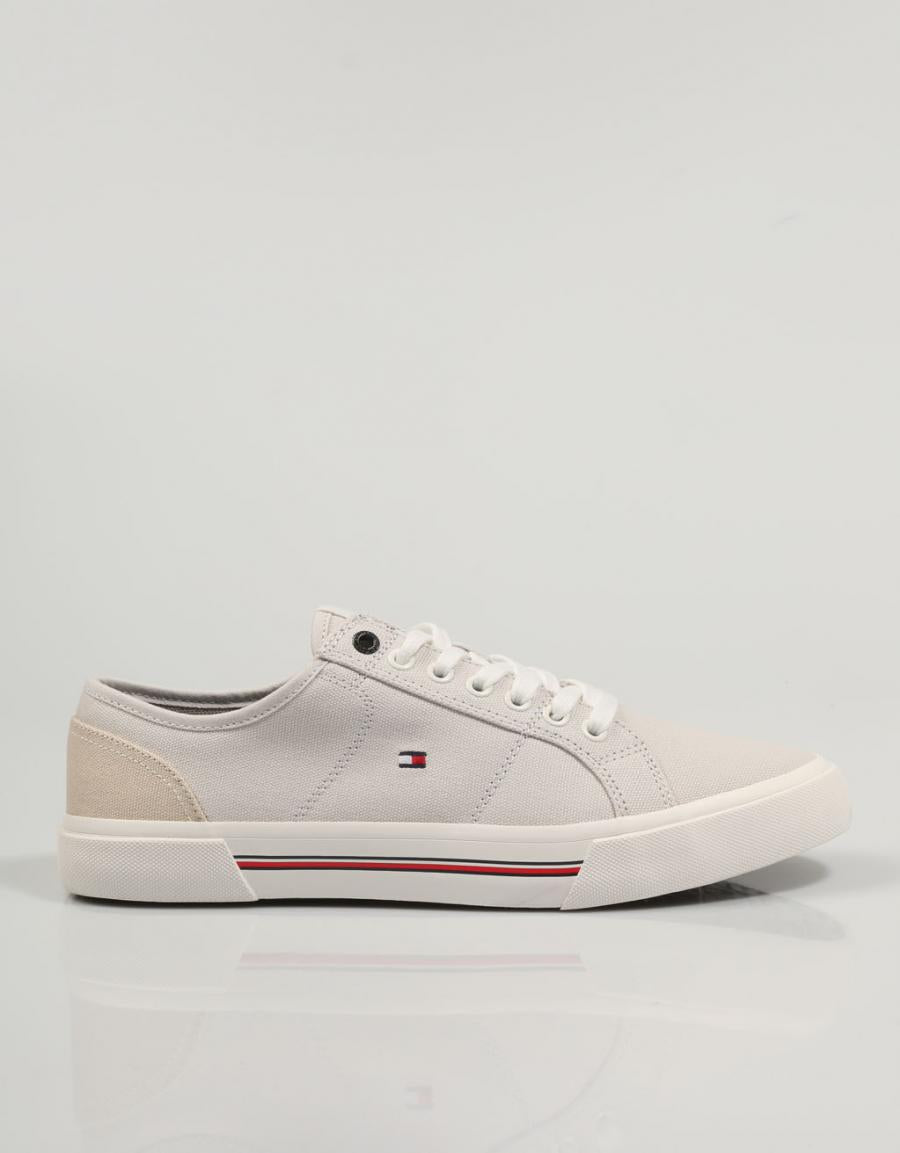ZAPATILLAS TOMMY HILFIGER CORE en color Beige