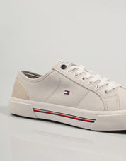ZAPATILLAS TOMMY HILFIGER CORE en color Beige