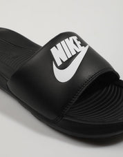 CHANCLAS NIKE VICTORI en color Negro