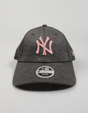 GORRA NEW ERA FEMALE LEAGUE ESSENTIAL 9FORTY en color Gris