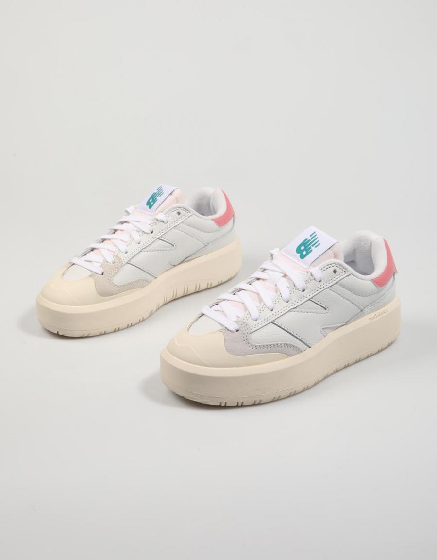 ZAPATILLAS NEW BALANCE CT en color Blanco