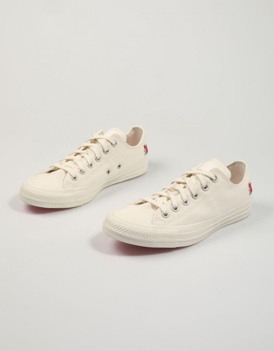 ZAPATILLAS CONVERSE CHUCK en color Hielo