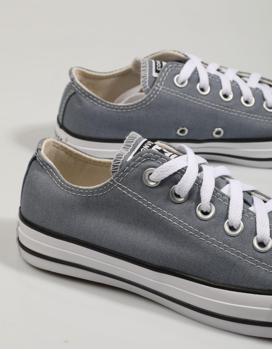 ZAPATILLAS CONVERSE CHUCK en color Gris