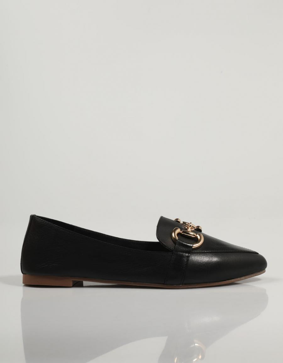 ZAPATOS SPORT TOP 3 23330 en color Negro