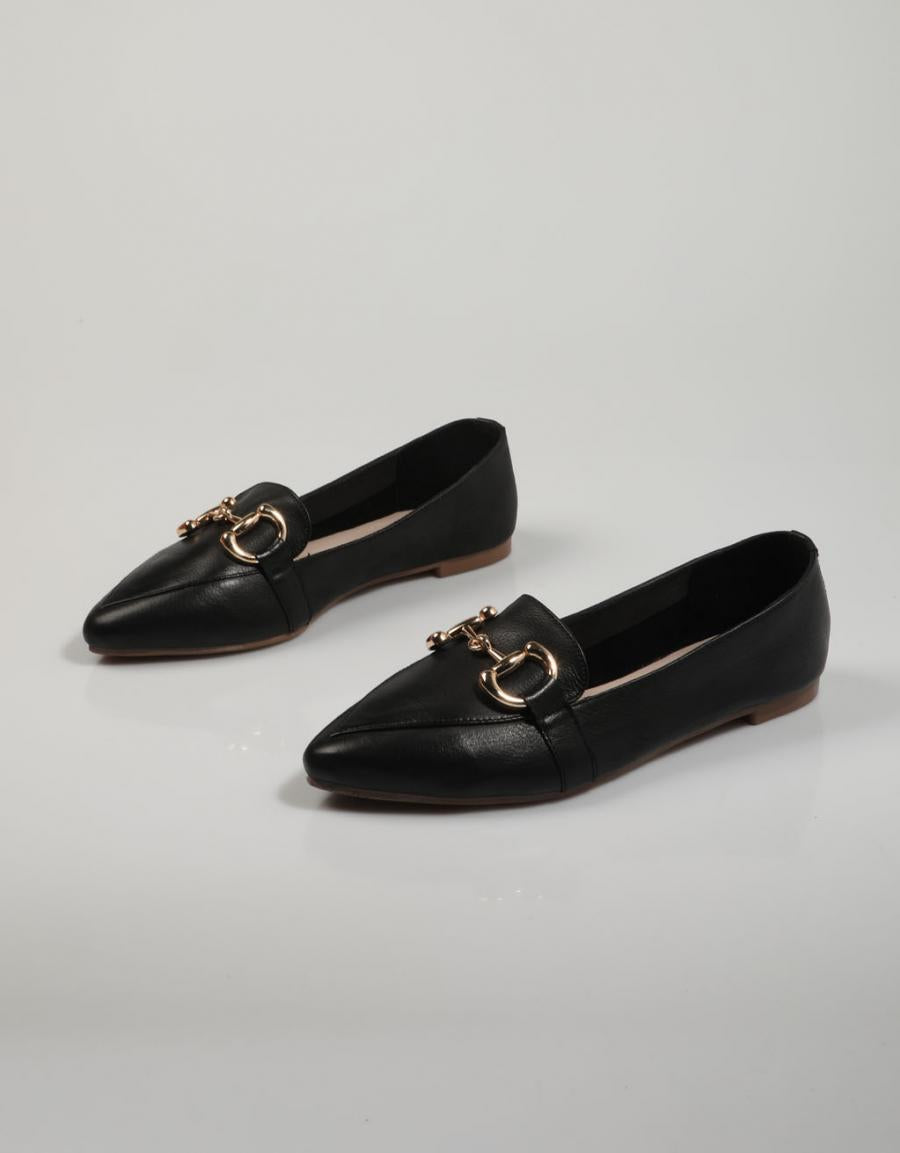 ZAPATOS SPORT TOP 3 23330 en color Negro