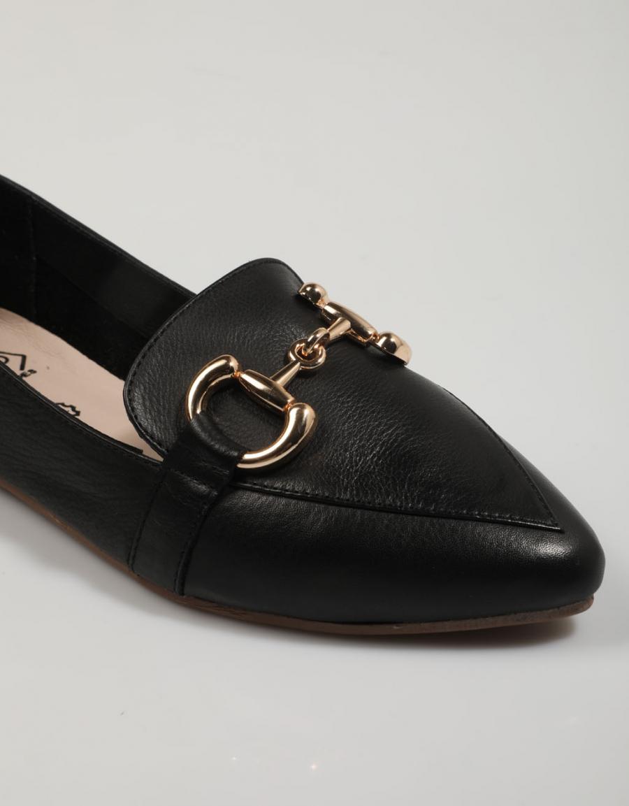 ZAPATOS SPORT TOP 3 23330 en color Negro