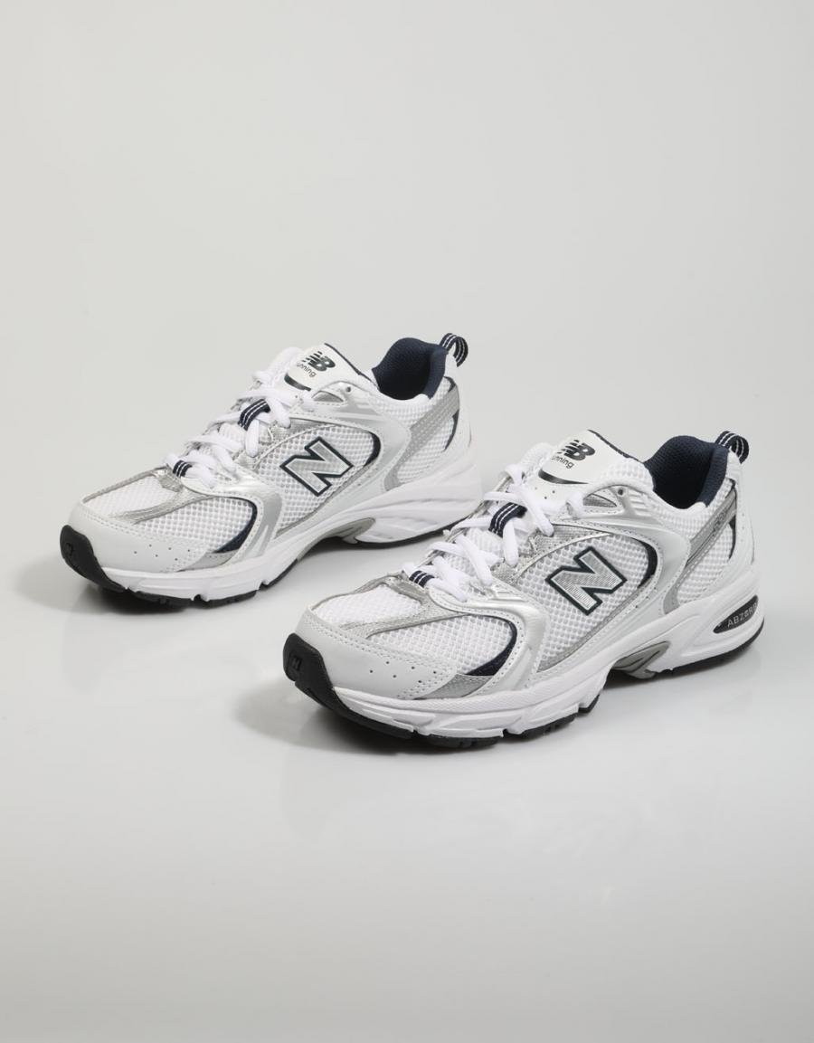 ZAPATILLAS NEW BALANCE MR530 en color Blanco