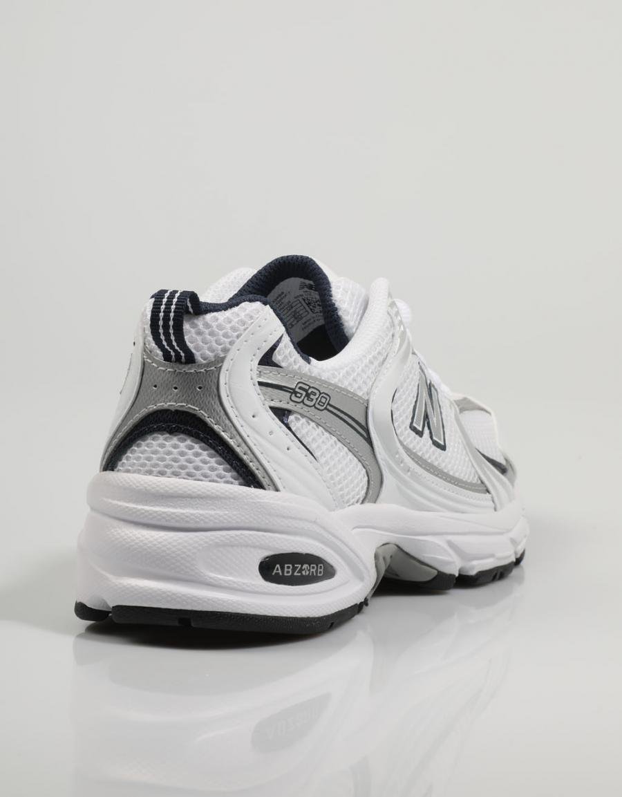 ZAPATILLAS NEW BALANCE MR530 en color Blanco