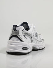 ZAPATILLAS NEW BALANCE MR530 en color Blanco