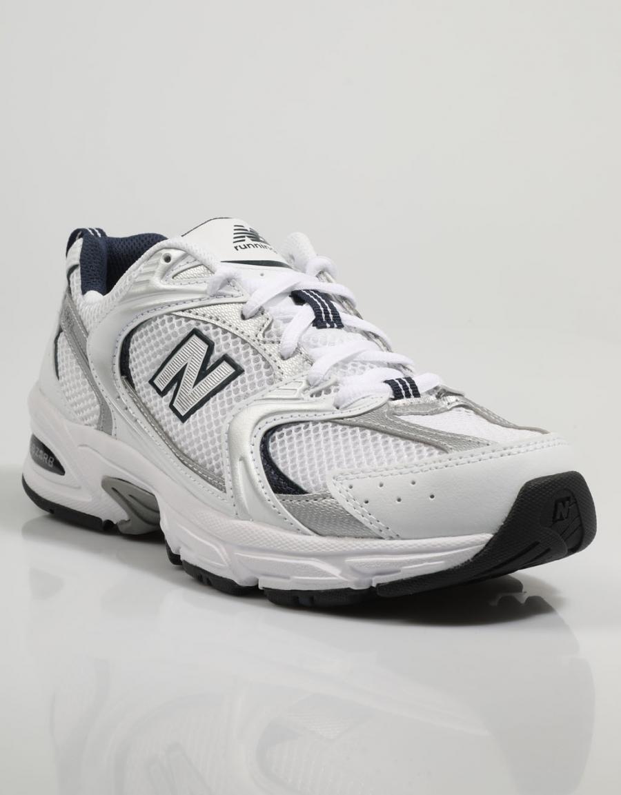 ZAPATILLAS NEW BALANCE MR530 en color Blanco