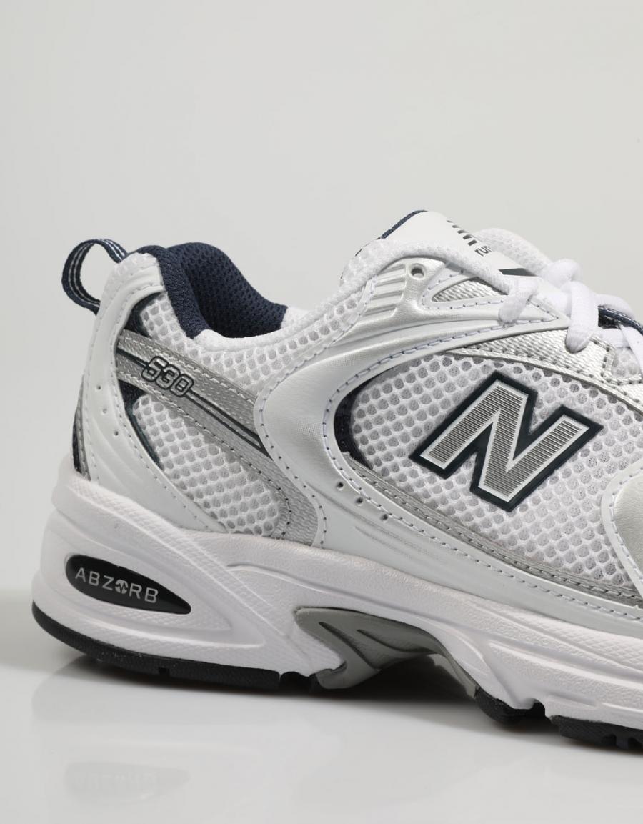 ZAPATILLAS NEW BALANCE MR530 en color Blanco