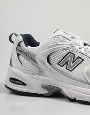 ZAPATILLAS NEW BALANCE MR530 en color Blanco