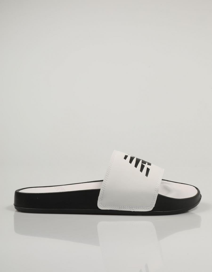 CHANCLAS NEW BALANCE SUF200 en color Hielo