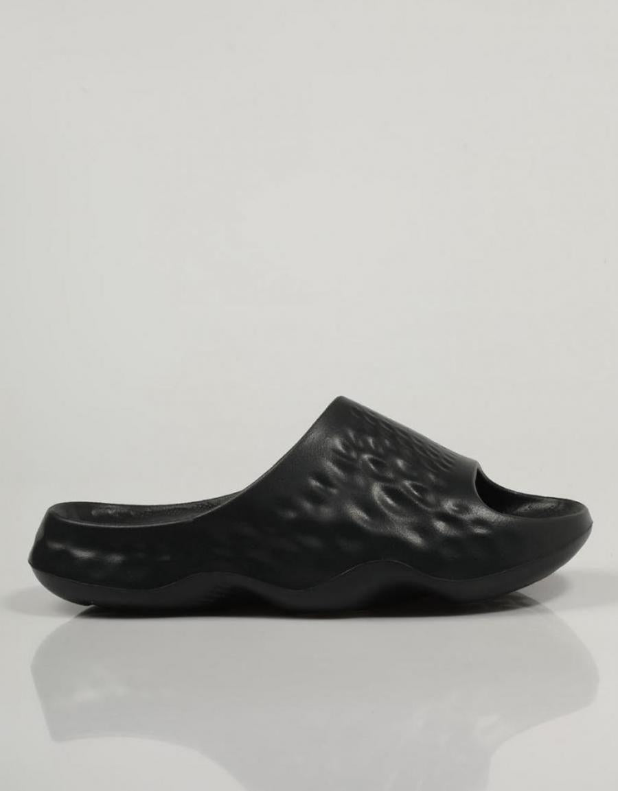 CHANCLAS NEW BALANCE SUFHU en color Negro