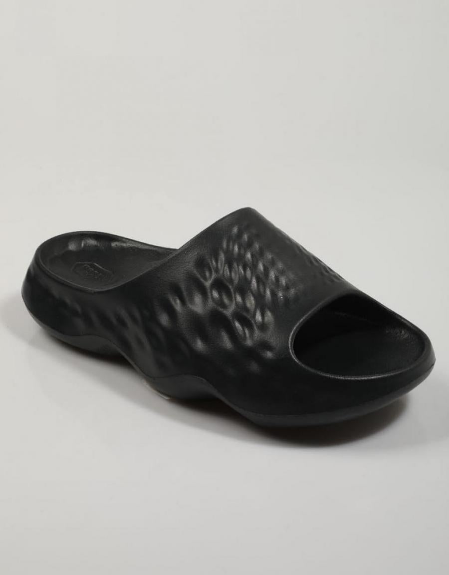 CHANCLAS NEW BALANCE SUFHU en color Negro
