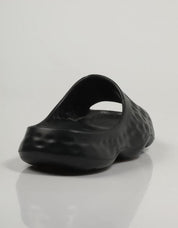 CHANCLAS NEW BALANCE SUFHU en color Negro