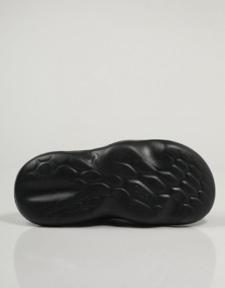 CHANCLAS NEW BALANCE SUFHU en color Negro
