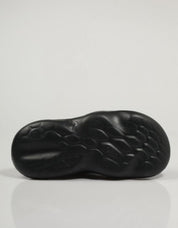 CHANCLAS NEW BALANCE SUFHU en color Negro