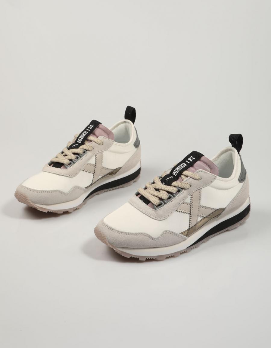 ZAPATILLAS MUNICH 23354 en color Beige