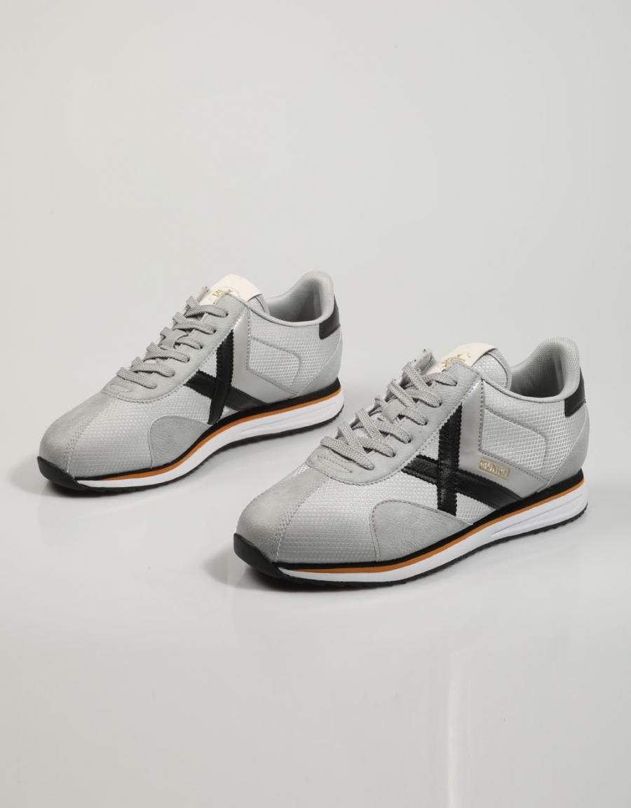 ZAPATILLAS MUNICH SAPPORO en color Plata